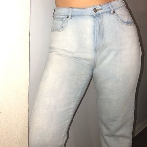 Light washed mom jeans